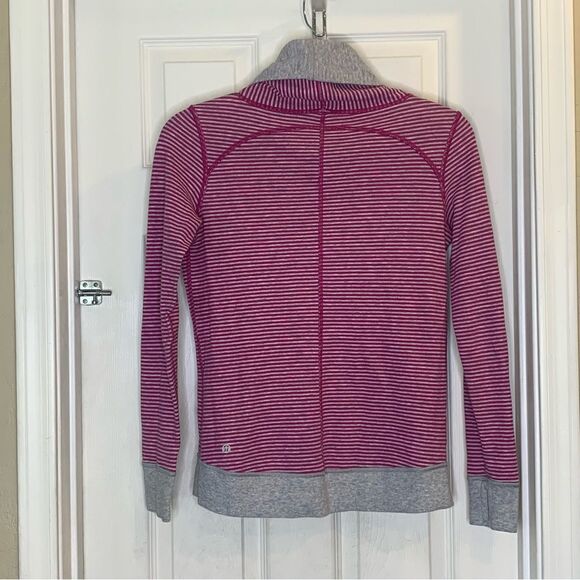 Lululemon In A Cinch Scrunch Neck Pullover Reversible Size 8 - Picture 5 of 12